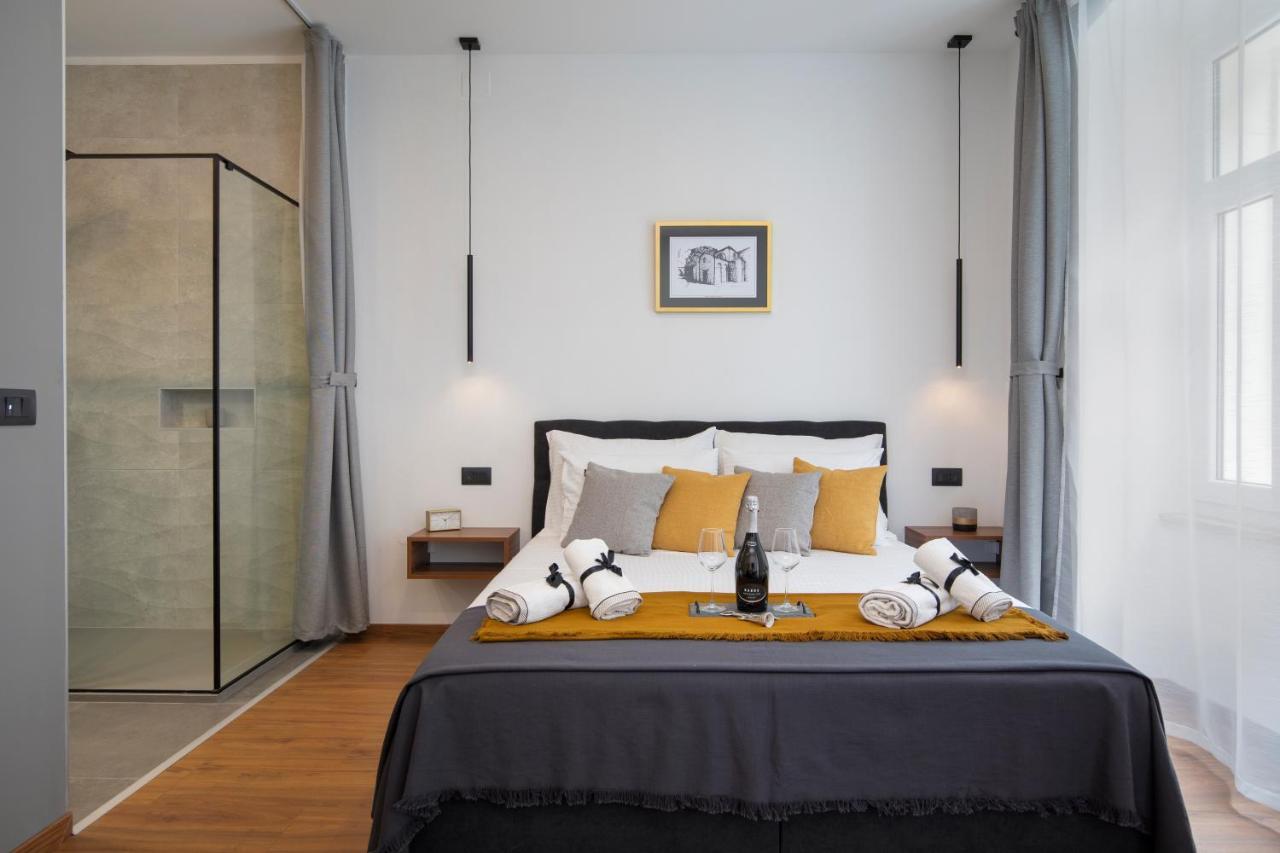 Deluxe Rooms And Apartments Korzo Pula Eksteriør billede